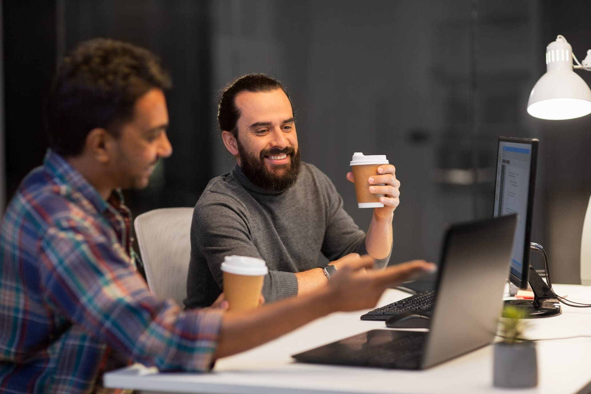Webdesignteam werkt samen aan een nieuwe website