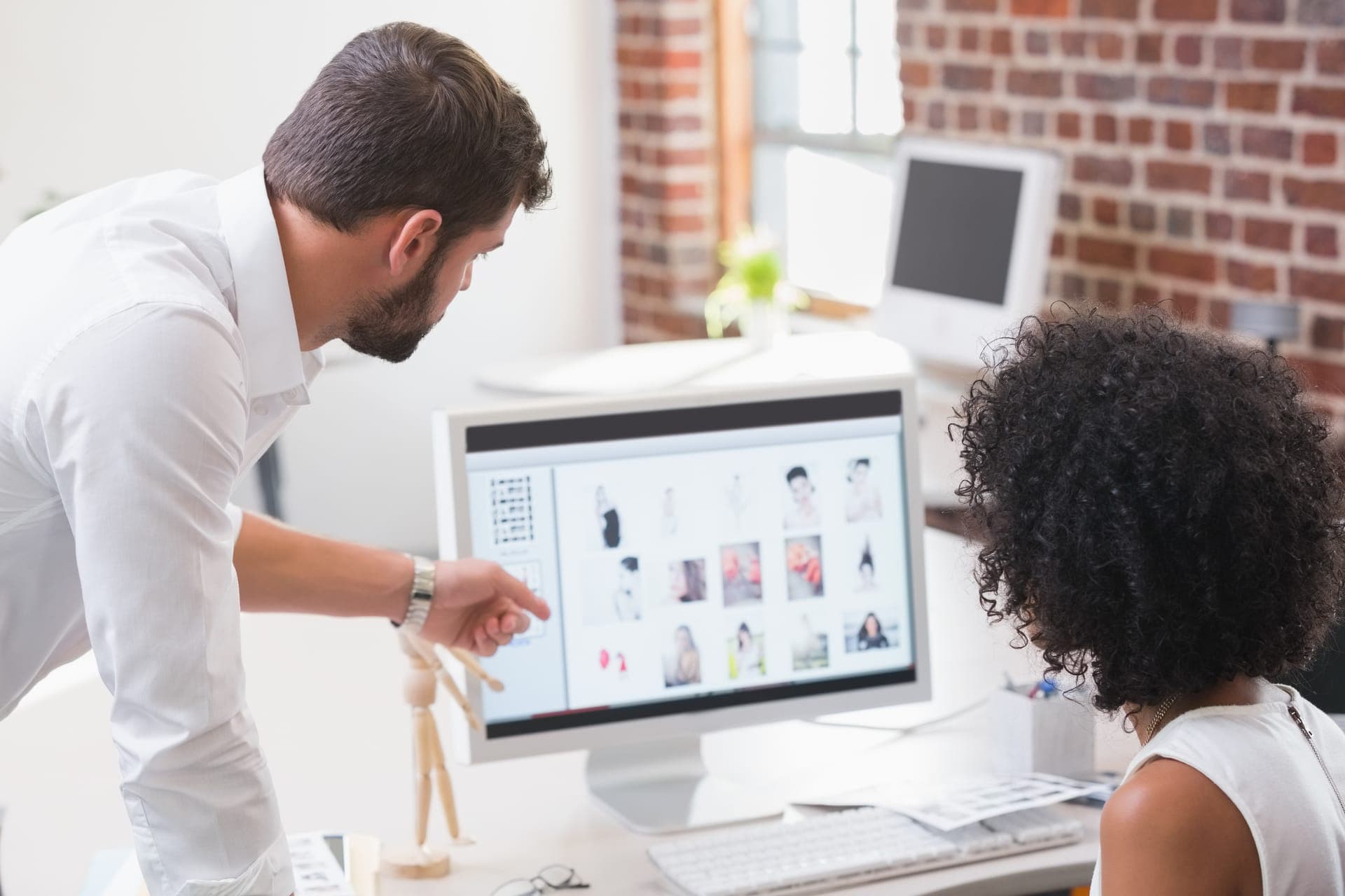 Lokale specialist helpt bij het bouwen van een website